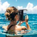 Spigen - Водоустойчива чанта през рамо (A640) - Универсална чанта през рамо за аксесоари, 2 отделения - Черна