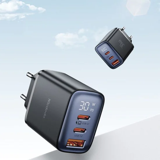 Стенен адаптер – Mcdodo (CH-2180) – 2× USB-C, 1× USB-A, 30W, бързо зареждане, цифров дисплей – Черен