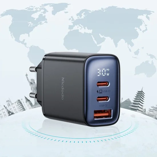 Стенен адаптер – Mcdodo (CH-2180) – 2× USB-C, 1× USB-A, 30W, бързо зареждане, цифров дисплей – Черен