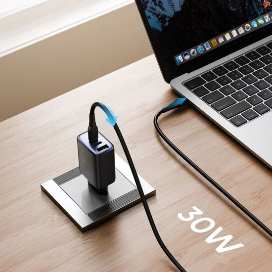Стенен адаптер – Mcdodo (CH-2180) – 2× USB-C, 1× USB-A, 30W, бързо зареждане, цифров дисплей – Черен