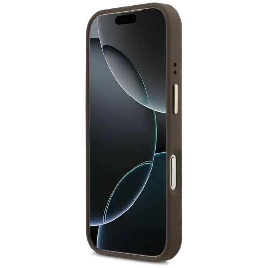 Калъф за iPhone 17 Pro – с MagSafe – Guess (GUHMP17LPCS4GPTW) Hardcase 4G Triangle Logo с поставка за камера – Кафяв