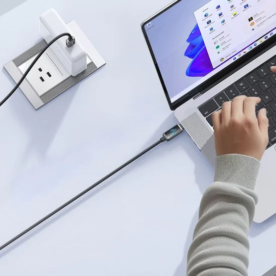 Кабел за данни – Mcdodo (CA-4250) – USB-C → USB-C, 100W, LED дисплей, PD бързо зареждане, 1.2m – Черен