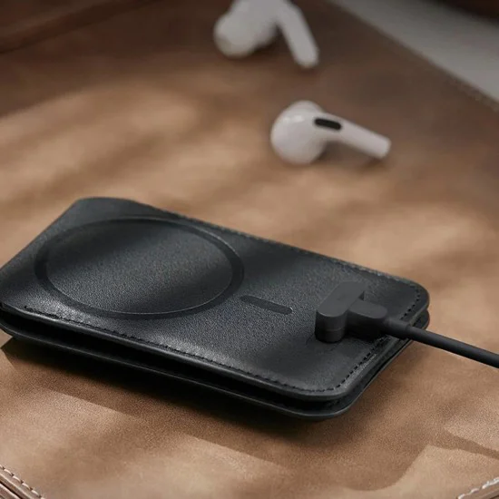 Магнитен портфейл и стойка Geo Magnetic - ESR - MagSafe, веган кожа, 3 слота за карти, RFID защита - Черно