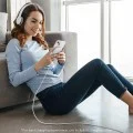 Безжично зарядно устройство със стойка, съвместимо с MagSafe - ESR HaloLock - бяло