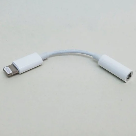 Аудио адаптер Lightning към 3,5 мм жак - Apple A1749 (MMX62ZM/A) - бял (блистерна опаковка)